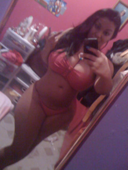 xaishadoll:  http://xaishadoll.tumblr.com/  some dude said i photoshop my body :/ i deff. do NOT. lol.    mixedbeauties