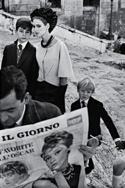Deborah Dixon photo by Frank Horvat for Harper&rsquo;s Bazaar; Rome, 1962
