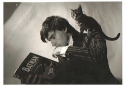 reason-says:  supermattachine:  writersandkitties:  Grant Morrison and his vignette super-kitty.  Grant Morrison HELLO attractive oh my  As with Lex Luthor, I sometimes forget that he used to have hair. 