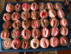 motif: mons pubis - good enough to eat. obsequiousness:  thatlooksdirty:  Vagina Cupcakes  Oh.. 