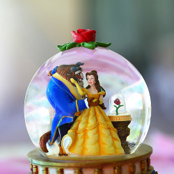  Disney Store: The Beauty and the Beast Snowglobe 