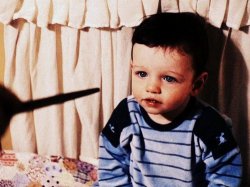 alittlethingcalledswag:  intrigued-by-llamas:  acciodracospants: HE’S WEARING A BLUES CLUES SHIRT  OMFG STOP EVERYTHING  HARRY POTTER: THE BOY WHO SEARCHED FOR CLUES 