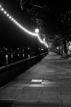 bagnostian:  the embankment at night. london, UK. (Leica M3) 