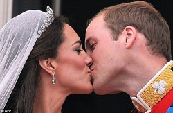 ilmapapa:  Sabe por que o tumblr tá dominado por gifs e fotos do casamento do Príncipe William com a Kate Middleton? Porque a gente é tão julgado por acreditar em contos de fadas, que quando há uma prova de que eles existem, ela deve ser explícita