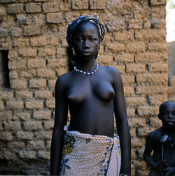 yagazieemezi:  Mali, Mopti Area, Bozo Girl, 1987  