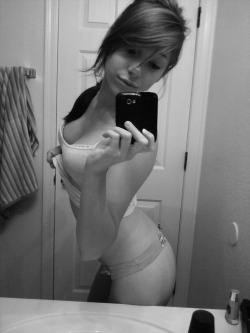 xtumblrhottiesx:  :) Submitted by http://h0lyfools.tumblr.com 