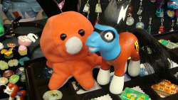 mistaxiii:  fuckyeahmlp:  Freakazoid custom!  WHAT!WHAT!WHAT!  i want that octo