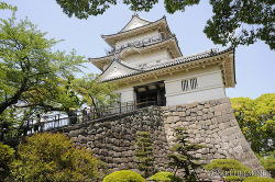 japan-mania:  Beautiful Castle 湯河原町, 日本. Yugiwara Japan (par aginorz) 
