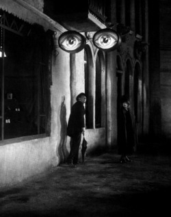 regardintemporel:  Die Strasse (The Street), dir. Karl Grune, 1923 