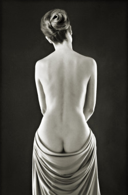 melisaki:  Draped Torso photo by Ruth Bernhard, 1962 