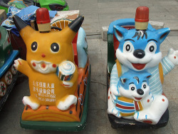 fyeahvideogamebootlegs:  Er… I’m guessing this is Sonic and Pikachu?  fiz ride