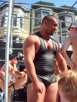 huskysize:  noodlesandbeef:  Fluffer Nutter by gabecentric on Flickr. Via Flickr: An afternoon at the Dore Alley Fair.  *swoon* 