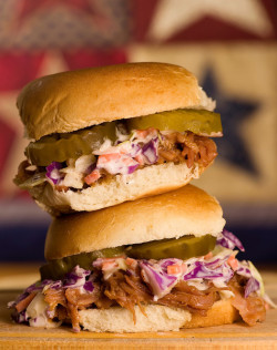 lovelylovelyfood:  Mini Pulled Pork Burgers With Blue Cheese Slaw and Pickles   looks soo good right now!