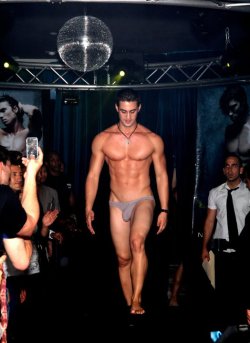  The Beauty of Men in Briefs: The crowd is becoming spellbound…. Thanks to our brother blogger hotguyzonly.tumblr.com jshine969:  Damn he can fuck me!   