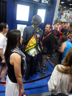 daunt:   forsciencejohn:  asktheprettyboyhunters:   sammwinchester:  I’VE FOUND IT!!! The amazing moment in which Mark Sheppard tries to get Jared Padalecki into The Tardis!!!   Jared is almost too tall to get into the tardis  Don’t worry Jared