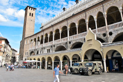 Land Rover - Piazza della Frutta, Padova (Italy) • Ph. Paolo Crivellin
