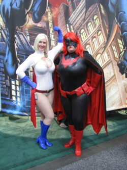 pinkie-pi:  jacquelineofalltrades:  youthandfuckery:  Power Girl and BatwomanSDCC 2011Lady Wolf Star on Flickr  WHOA WHOA WHOA hey that’s ME! :D …Jeez, could I look more serious?  Katie, this is the first time I’ve seen your Batwoman cosplay all