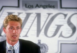 BACK IN THE DAY | 8/9/1988 Wayne Gretzky is traded to the Los Angeles Kings