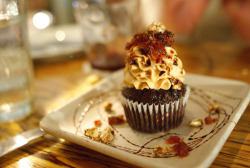 dessertandglitter:  Chocolate Cup Cake Foie Gras Chantilly Candied Bacon Almonds Maple. Say that five times fast.  Wut?