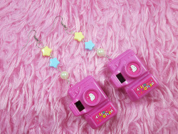 thepinkqueen:  Kawaii Hello Kitty Camera Earrings 