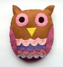 truebluemeandyou:  DIY Felted Owl. I know this was already posted and feel a bit guilty, but the finished product was not posted. From one of my favorite sites Bugs and Fishes here. It’s great that she posted a free tutorial of something she sells