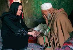 vehxt:  “I also thank Angelina for dressing in hijab while she visited not just Iraqi refugees but refugees in Afghanistan and Pakistan. Not only did she look good in it, she showed respect and appreciation for their culture and religion and made sure