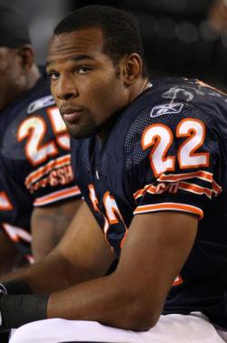 katiedid3:  32 Day NFL Challege- Day 17 Team: Chicago Bears Player: Matt Forte  I also find him to be attractive. Guys, NFL is becoming a fandom for me, make it stop.