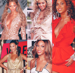 fuckyeahqueenbeyonce:  VMA red carpet solo looks 