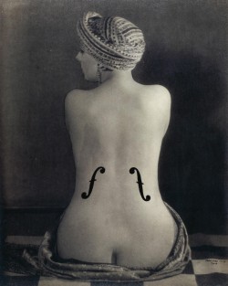 maliciousglamour:Le Violon d'Ingres, 1924Photographer: Man RayModel: Kiki de Montparnasse (Alice Prin)