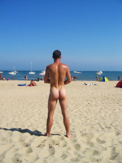 Butt on the Beach  [ #gayporn #gay #porn #butt #ass #nudebeach ]