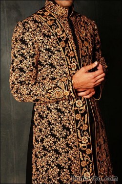 currytits:  totaldesigirl:  itsmikkibaby:   Sherwani is a traditional dress worn by many groom in the Asian Sub-Continent on their wedding day.   omg  yes please. 
