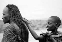 Maasai girl measuring warrior&rsquo;s hair, Kenya photo by Mirella Ricciardi; Vanishing Africa series, 1967