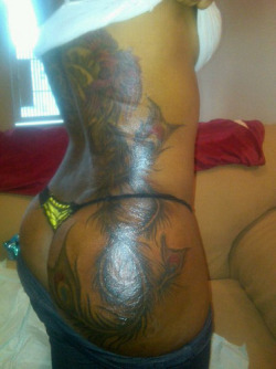 superebonybabes:  not sure if im looking at the tat or DAT ASS 