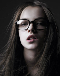 adoro le ragazze nerd e&hellip; con gli occhiali ;)
