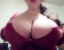 vickii36h:  Cum bust all over these….   lush big huge bust I am in love with this womans big bust,mmmmm.