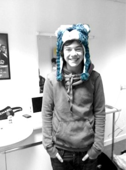 stuckinthesummertime:  tranquil-ity:  you are the cutest boy alive  marry me harry edward styles. 