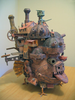 toyescondio:  esquinasdecolores:  milftank:  autumnyte:  Howl’s Moving Castle papercraft by Ben Millett. Apparently, it took him about 72 hours over the course of 3 weeks to complete. This is just epicly cool.  Holy Jesus  &lt;3  papercraft ._.  Oh