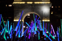tiefighters:  NYC Lightsaber Battle Several hundred Star Wars enthusiasts filled Washington Square to swing Light Sabers at each other and celebrate culture from a galaxy far, far away. See the full set of photos at Dave Bledsoe’s flickr. via: gothamist