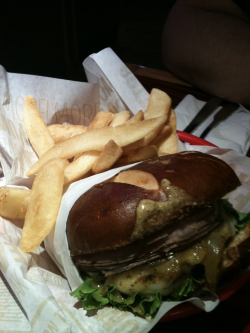 ladyammarettossniperrifle:  BUT BEFORE I GTFO. OKTOBERFEST BÜRGER. BITCHES. ONLY AT RED ROBIN. I seriously need to work somewhere else…  That looks disgusting. I want to eat it. WHY ARE THERE NO RED ROBINS AROUND HERE AND YET I SEE THEIR COMMERCIALS