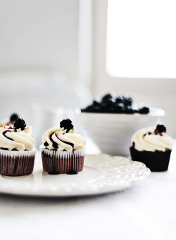 dietkiller:  Blackberry Cupcakes   Estetyczne.