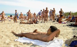 temple-of-apollo:  NAKED MEN: Getting hard for everyone to see  