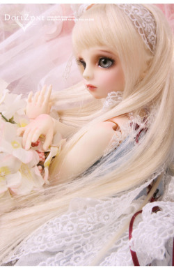 theycallme-charlie:  If I had money, I’d get her. Gahhhh, why do these dolls cost so much?? :( 