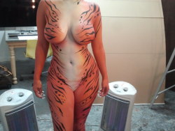 2papipaul:  I love body paint! but the way her name is Jessica Rabbit (Jessica Zepeda) 