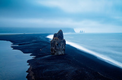 apura:  Iceland - Vik: Distant Fingers (by John &amp; Tina Reid) 