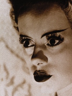 oldhollywood:  Elsa Lanchester as the monster’s Bride in Bride of Frankenstein (1935, dir. James Whale) 