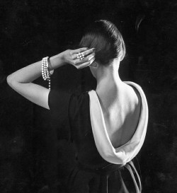 tammy17tummy:  Dorian Leigh 1950 Dorian is wearing deep open back slim sheath dress by Christian Dior. Photo by Gjon Mili 