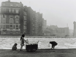Les Glaneurs de Charbon photo by Robert Doisneau, 1945