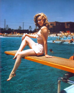 infamousvikas:  suicideblonde:  Marilyn Monroe photographed by WeeGee in 1949  Flawless. 
