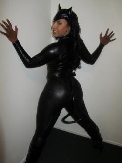 livefrombmore:  Keani Cochelle late Halloween Pics  I&rsquo;d love to climb all over her Amazon ass