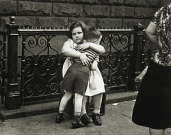 NY photo by Helen Levitt, 1939